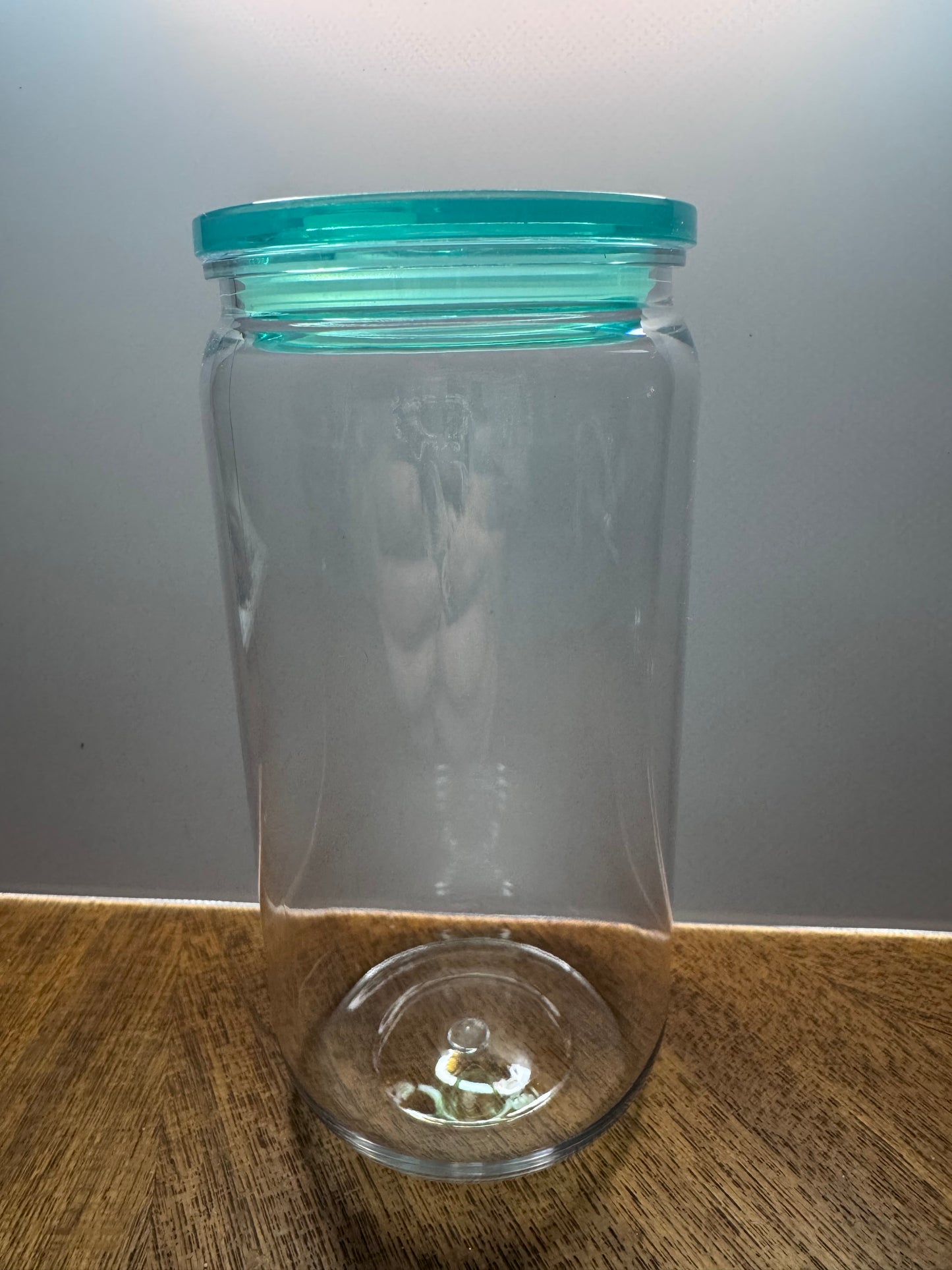 Single wall tumblers with color lid